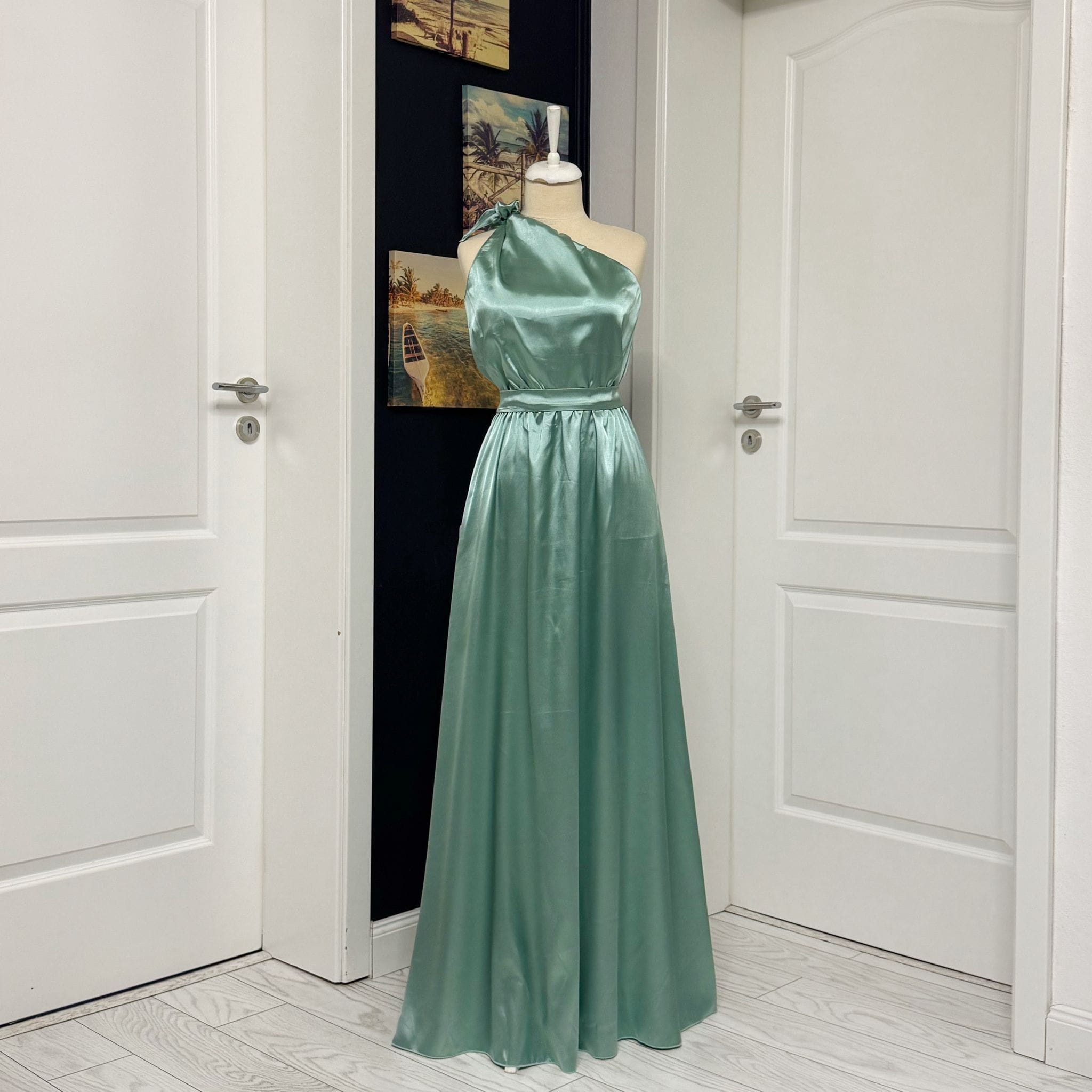 Rochie domnisoara de onoare lunga pe o parte din satin 202556U