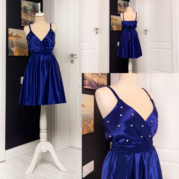 Rochie scurta din satin cu bretele subțiri și perle 202555U, scurta din material de Satin premium.