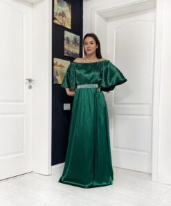 Rochie lunga cu umeri goi mâneci clopot și perle 202612