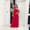 Rochie lungă roșie asimetrică cu fundă și cataramă la umeri