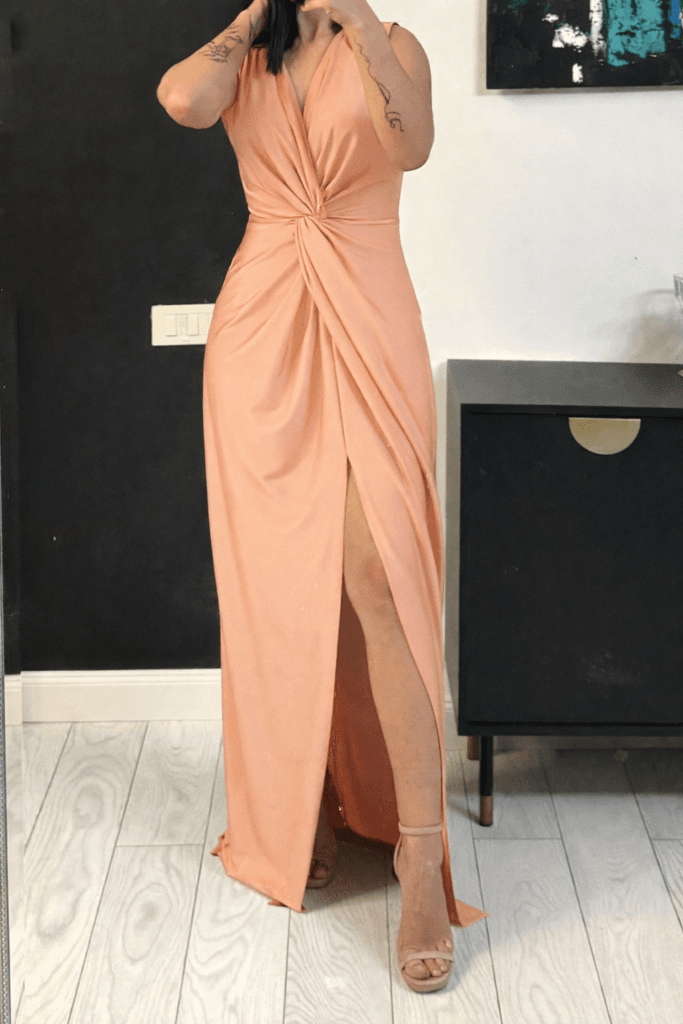 Rochie de ocazie lunga cu bust rasucit si crepe