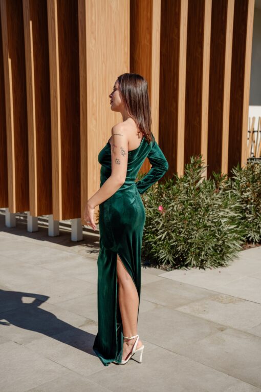 Rochie-de-ocazie-lunga-din-catifea-asimetrica