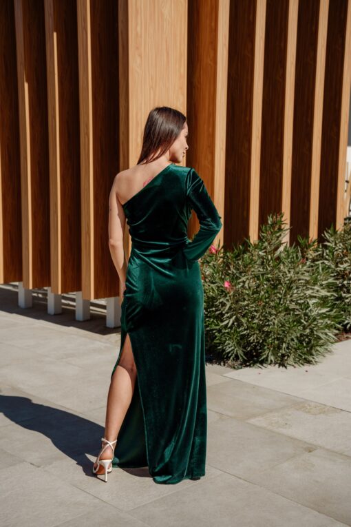 Rochie-de-ocazie-lunga-din-catifea-asimetrica